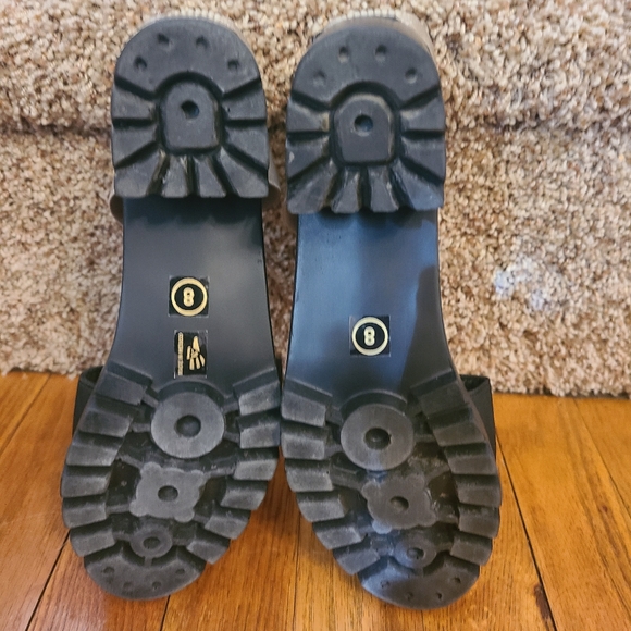 Tan and Black Heeled Sandals - Picture 3 of 4